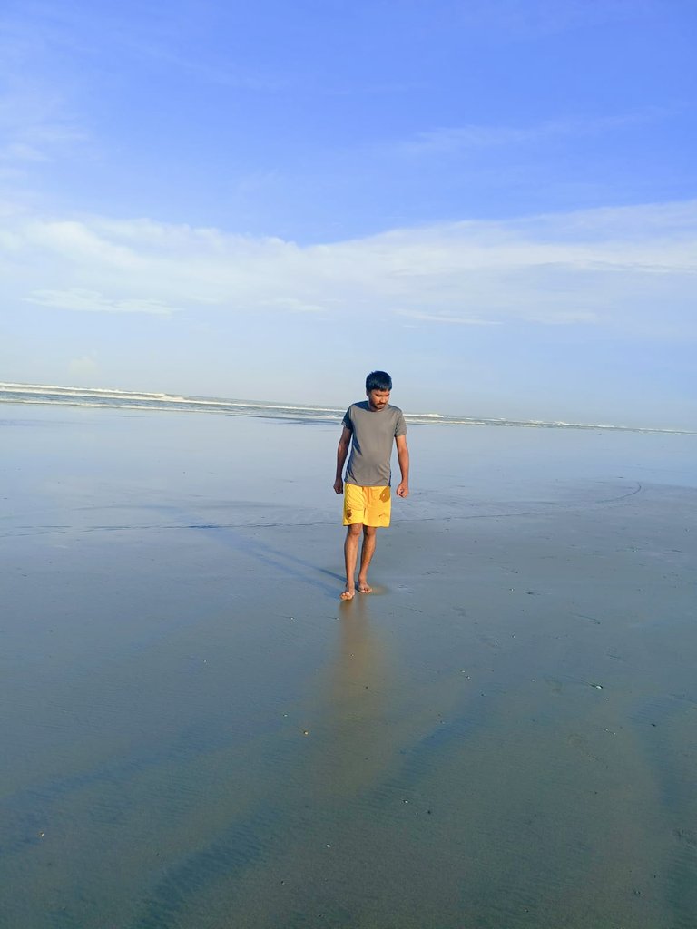 Tarekbin1995's tweet photo. শুভ সকাল 
#কক্সবাজার
#সমুদ্রসৈকত https://t.co/L7mPHdVdcT