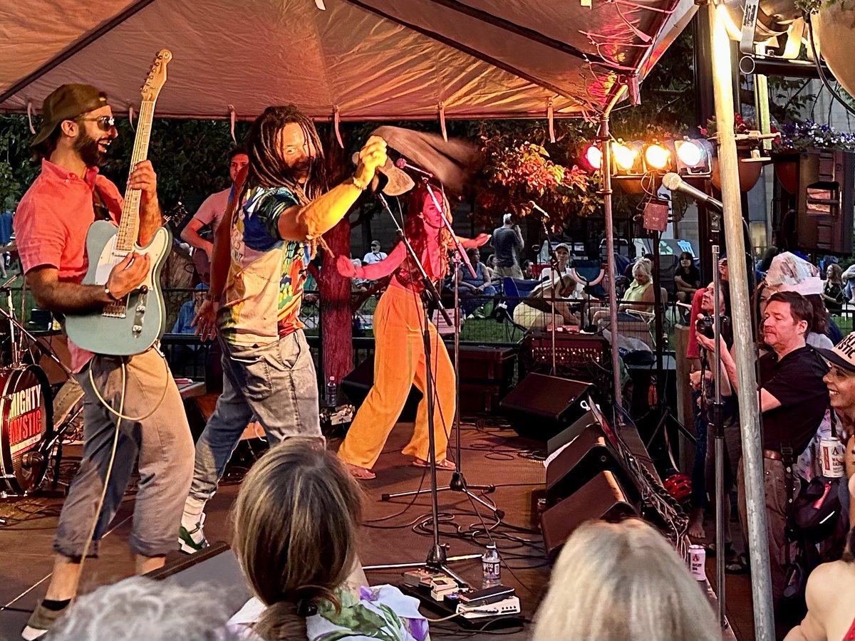 Stellar beats in <a href="/downtownboulder/">Downtown Boulder</a> with <a href="/MightyMystic/">Mighty Mystic</a> at the mic! #boulder 🇯🇲