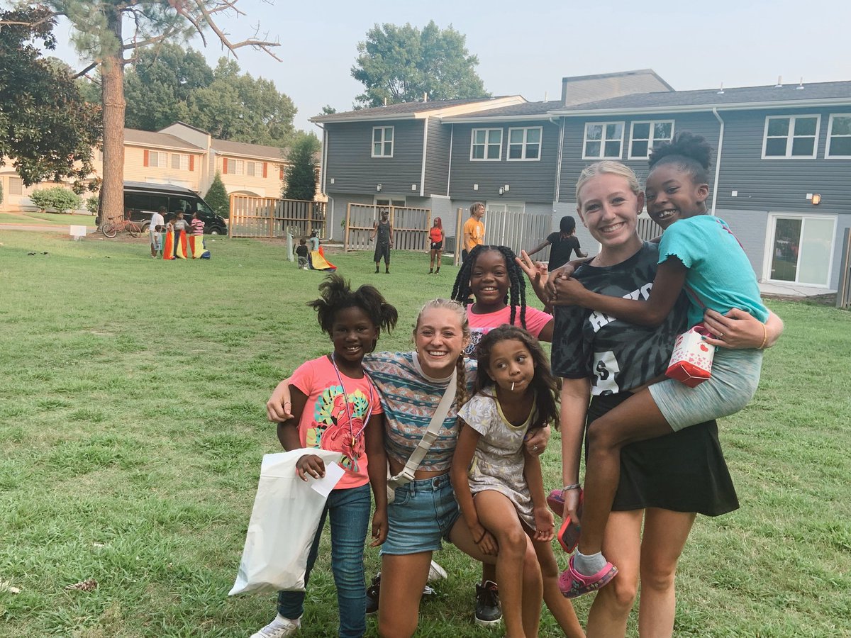 HickoryHighSCA's tweet photo. We were excited to help out during the Community Night Event! #hawkshelp #studentleaders #communitynightout https://t.co/3jcJrgMYwt
