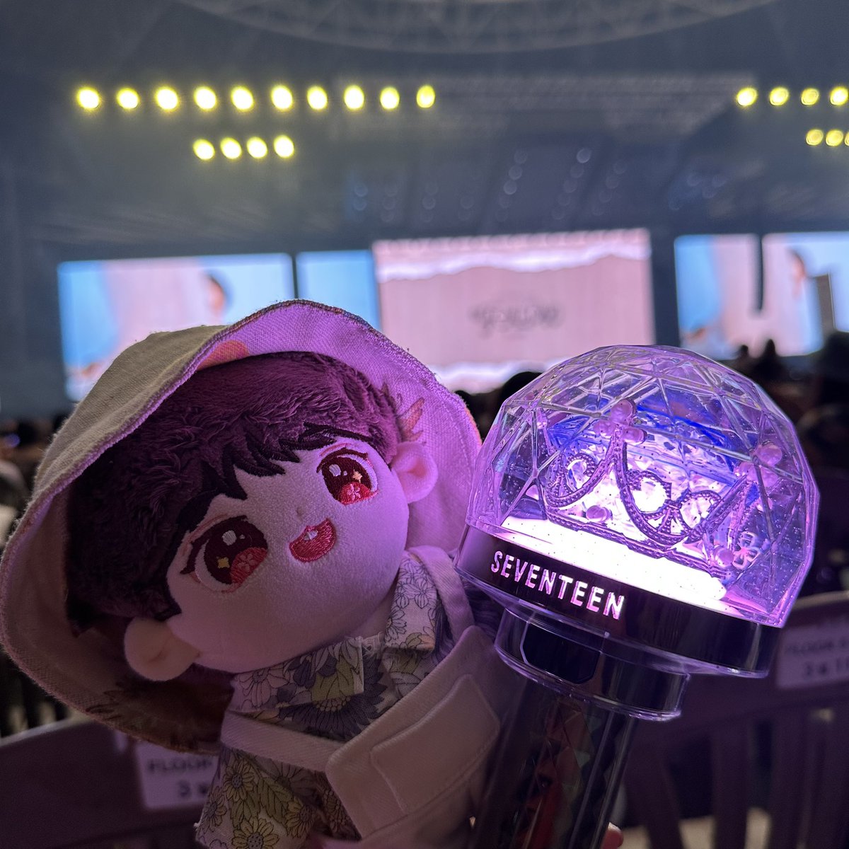 chii_125's tweet photo. 楽しかったすぎたソウルコン🥰
ケレンに引き続き姉妹で行けたの奇跡✨️
ほんっまに行ってよかった🥹💎
隣のディノペン韓国お姉さんと仲良くなって
2人で沸き散らかしてた🤣
またラッキーカードひいた笑 https://t.co/na9SGnzcJg