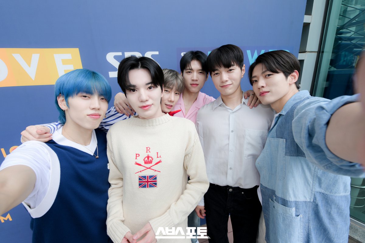 SBSNOW_PHOTO's tweet photo. [SBS 출근길]
두시탈출 컬투쇼

#두시탈출컬투쇼 #컬투쇼 #출근길
#인피니트 #INFINITE
#김성규 #KIMSUNGKYU #장동우 #JANGDONGWOO #남우현 #NAMWOOHYUN #이성열 #LEESUNGYEOL #김명수 #엘 #KIMMYUNGSOO #L #이성종 #LEESUNGJONG
#스브스포토
https://t.co/s1kvjzSOxB https://t.co/i9HoeZSBug