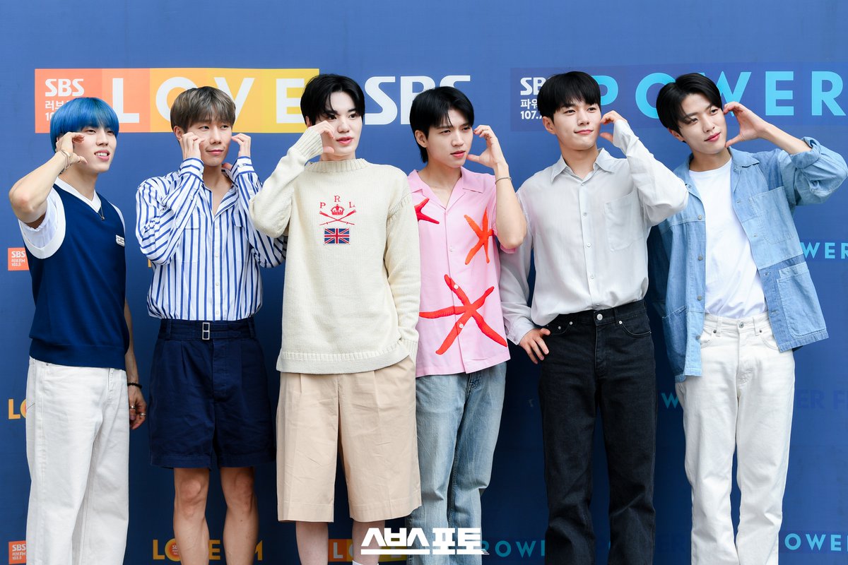 SBSNOW_PHOTO's tweet photo. [SBS 출근길]
두시탈출 컬투쇼

#두시탈출컬투쇼 #컬투쇼 #출근길
#인피니트 #INFINITE
#김성규 #KIMSUNGKYU #장동우 #JANGDONGWOO #남우현 #NAMWOOHYUN #이성열 #LEESUNGYEOL #김명수 #엘 #KIMMYUNGSOO #L #이성종 #LEESUNGJONG
#스브스포토
https://t.co/s1kvjzSOxB https://t.co/GU5dxBjvvk