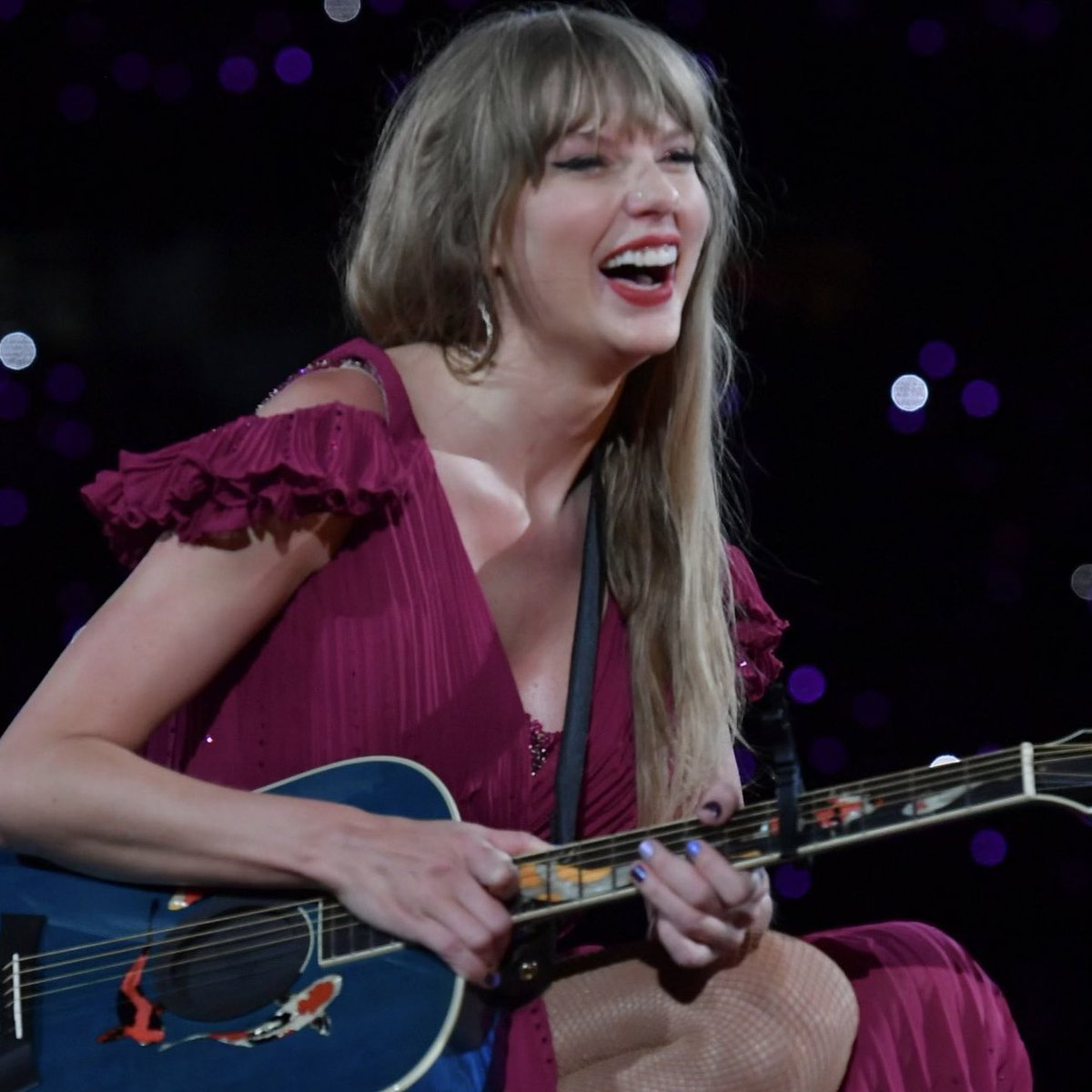 choquei's tweet photo. 🚨AGORA: Música “Seven”, de Taylor Swift, é oficialmente confirmada na segunda temporada de “Heartstopper”. https://t.co/4UScKZh9qQ