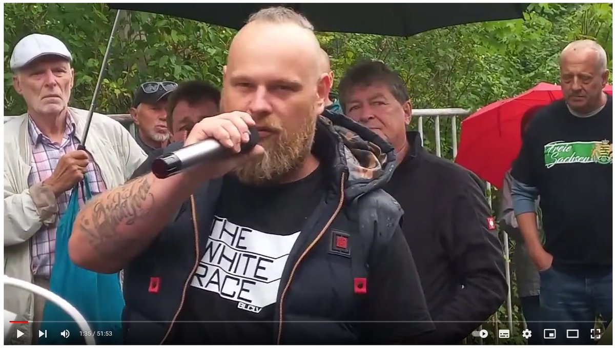 BRechercheteam's tweet photo. Tolles Shirt Herr Schreiber. Von #BalaclavaGraphics aus Bautzen #FreieSachsen #MaxSchreiber #Gera #AsylPROTEST #NEINzumHEIM. Kurze Info: https://t.co/BZHtcbvB88 https://t.co/KZUcYDP7Jg