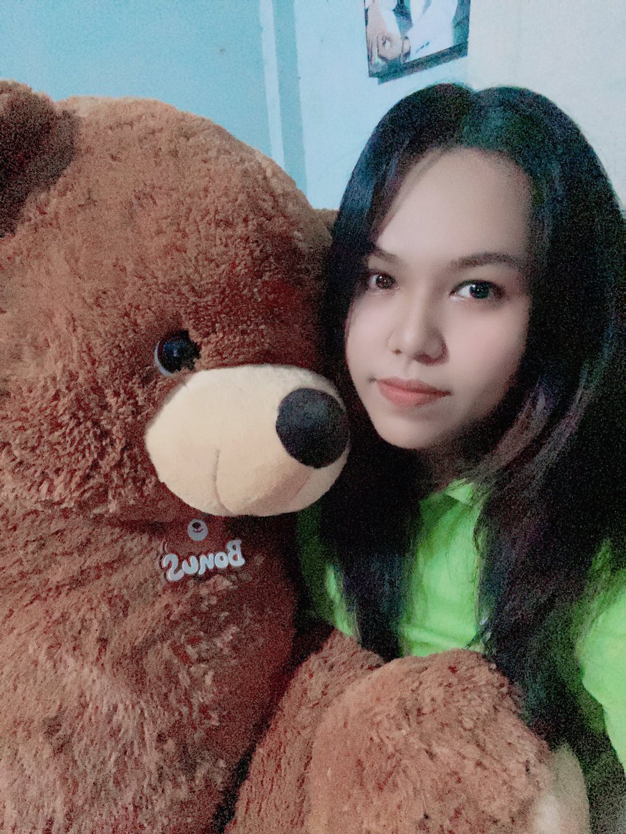 Markfon2's tweet photo. Happy birthday to me 33 ปีแล้วจ้าาา ปีนี้ได้หมีตัวใหญ่จากคุณแฟนด้วยน่ารักไม่ไหว🥰🎉🎂 https://t.co/KQBSr7GPb3