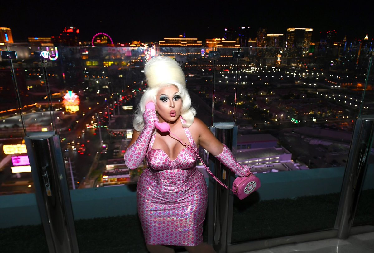 JaymesMansfield's tweet image. “Hello Doordash, do you deliver to Las Vegas rooftop parties?” 

#jaymesmansfield #lasvegas #palms #glam #rupaulsdragrace #vivalasvegas #modernvintage #pinup