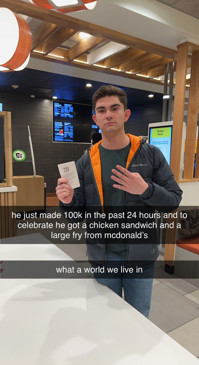 rxbba's tweet photo. In the same McDonalds 1 year later @evannjacob https://t.co/zSCvfZklAf
