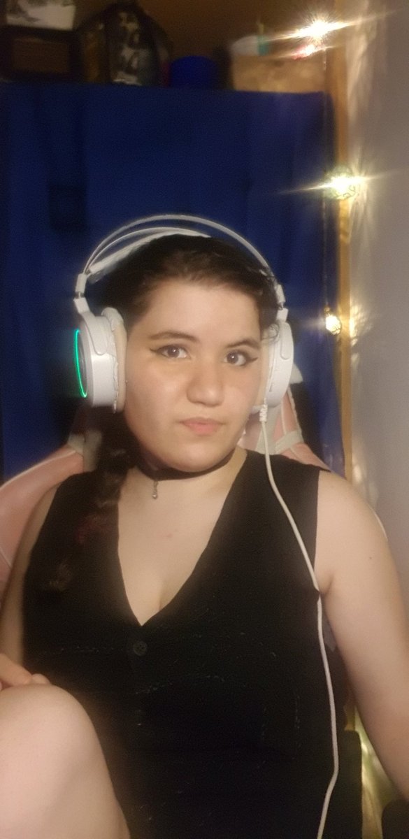 DuCouleur's tweet image. #streamend a seguir editando 🎧🤣

#backstage de dos videos para youtube grabados en #stream

#twitch #twitchstreamer #streamer #nelii_cd #couleurdunella