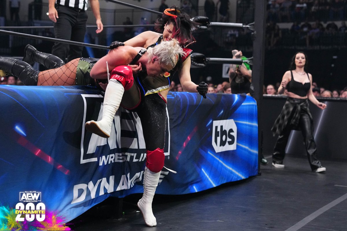 AEW's tweet image. Former partners, now enemies! #AEW Women’s Champ, #ToniStorm vs @ShidaHikaru for the title!| 08/2/23, #AEWDynamite200

▶️ youtu.be/7pI9g5LREgU