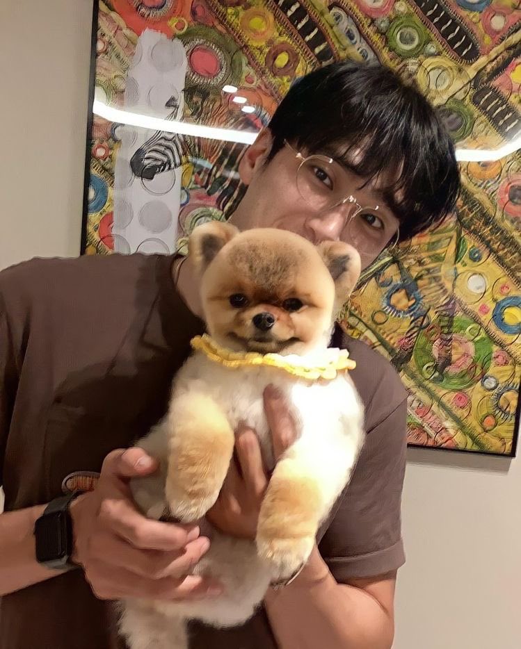BPINKLATINO's tweet photo. No hace falta decir nada, se que blink solo puede estar sorprendido, pero estamos feliz por esta nueva etapa de #JISOO. No es algo que deba ser aprobado por nadie, vivan los novios. https://t.co/b99niSbSQP