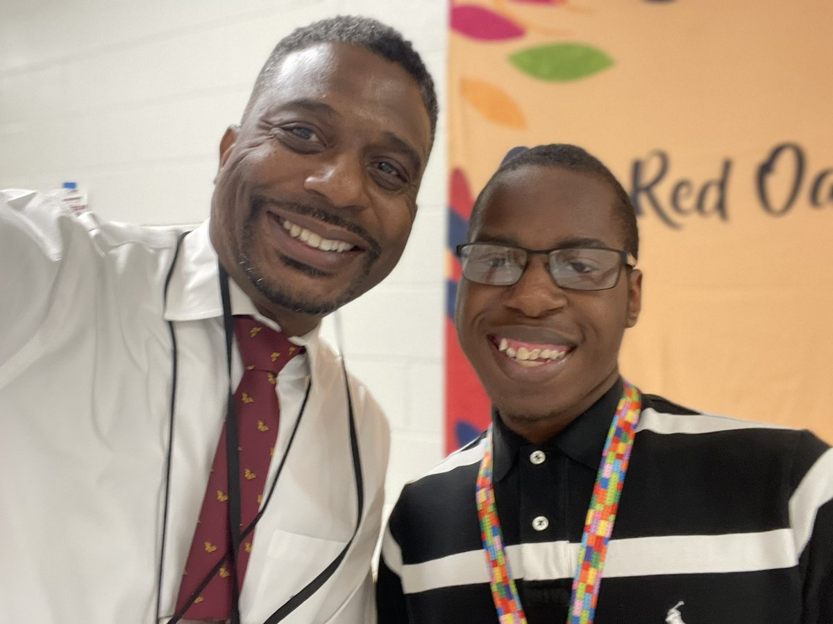 AusmoreT's tweet photo. I met Mr. A. Battle in ‘15 at OKE. He was a 5th grader and I served as an Instructional Coach. Today we started the 23-24 School Year together at ROE. He is a first year para in our ESE department and I am his proud principal. What a full circle moment! #BlessedAndGrateful https://t.co/aPFTbcxOJw