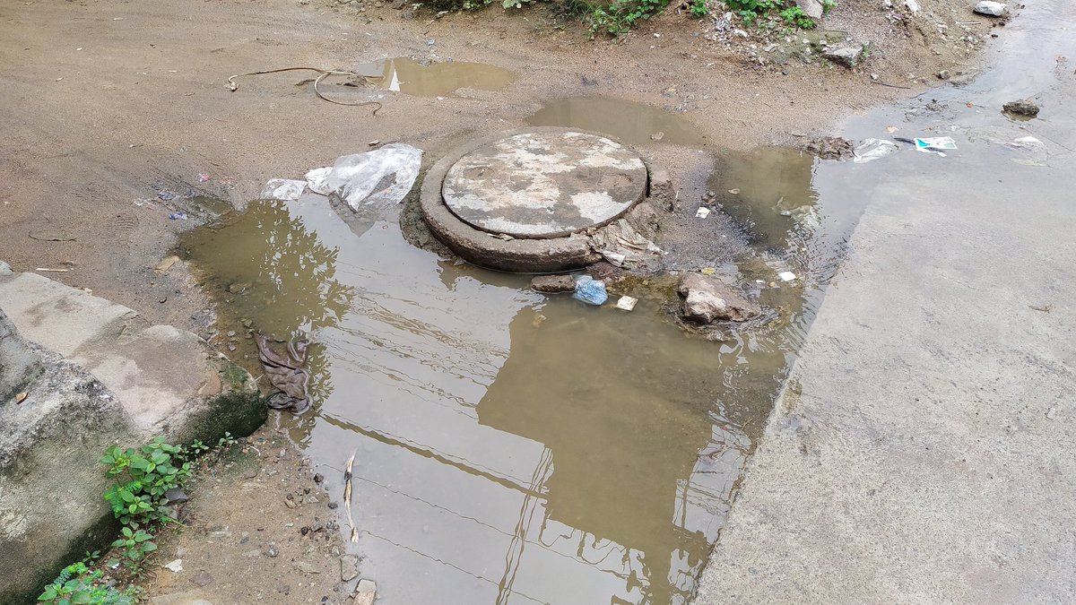 SravanKumarGSK1's tweet image. This is the Situation near Miyapur Bus Stop please Rectifie the Drainage problem @GHMCOnline @CommissionrGHMC @Dc21Ghmc it is very problem to Students and employees while going offices , schools, colleges.
@JSP_SLPOfficial 
#GHMC
#DrainageProblem
#Serilingampally