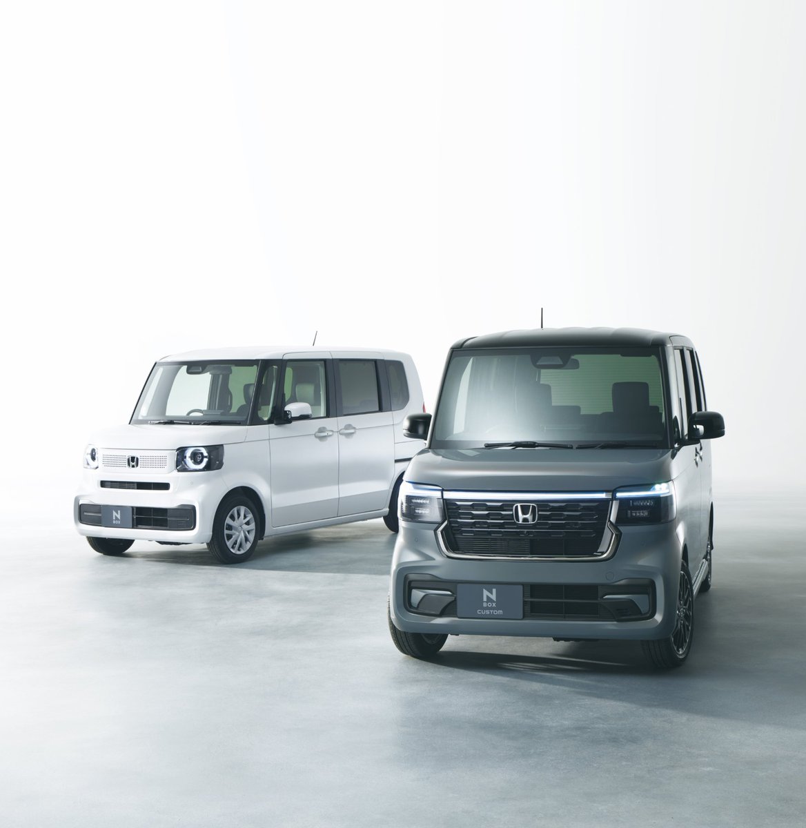 2023秋発売予定！
 新型「N-BOX」を先行公開

自分や家族、友人のためなど様々な目的に応えることで、乗る人に幸せな時間を提供できる存在を目指して開発された新型N-BOX。
シンプルで親しみを感じるN-BOXと品格のあるN-BOX CUSTOMの2タイプをご用意しました。

特設サイト☞spr.ly/6014PbPPj