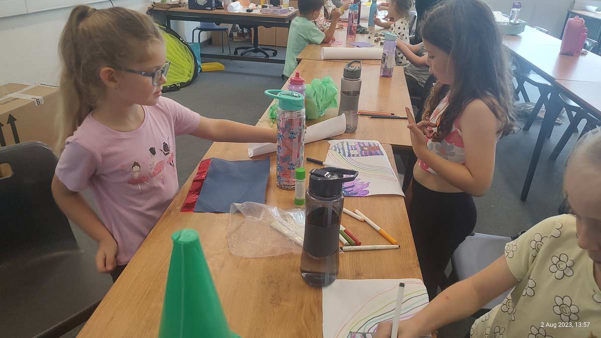 CuthillAde's tweet photo. @EssexActivAte @Multisportsfor1 summer camp arts and crafts afternoon. A chilled out afternoon of activities https://t.co/ewK38U9mai
