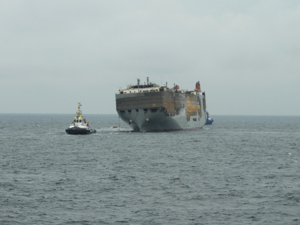 Vanmorgen rond 05:00 uur is het verslepen van de #FremantleHighway begonnen richting #Eemshaven. De aankomsttijd is sterk afhankelijk van weer, stroming en getij. Meer weten? 👉 bit.ly/44JWCP6