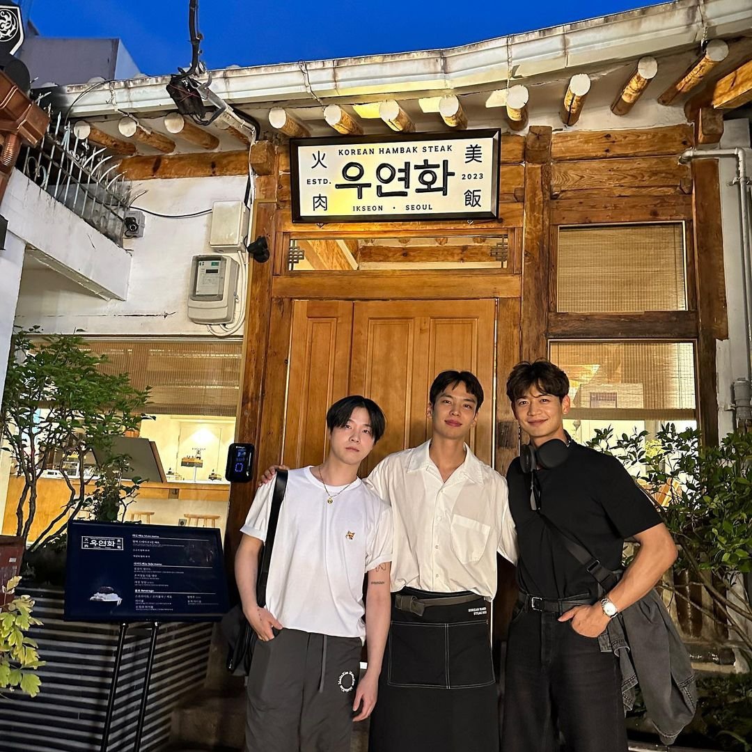 doyijinaren's tweet photo. [23.08.03] woo.yeon.hwa IG Update with JINHWAN &amp; #MINHO ❤️❤️

“샤이니 민호님과 아이콘 진환님이 방문해주셨습니다. @.choiminho_1209 @.gnani_____”

https://t.co/NRkLTT8imH

#진환 #ジナン #JINHWAN #JAY
#iKON #아이콘 #HWANSTAGRAM 
@iKON_gnani_____ @GNANI_OFFICIAL @iKONIC_143 https://t.co/mcnmDv1stV