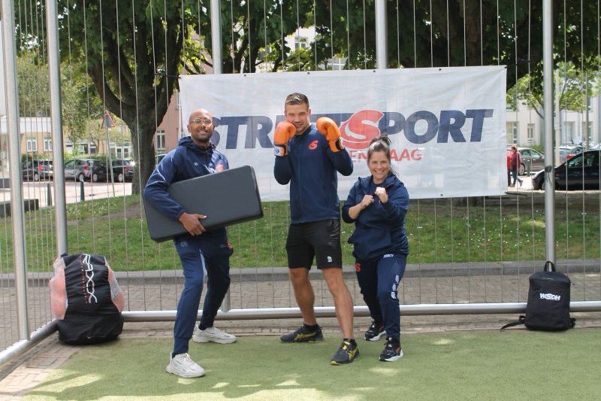 Tot 18 augustus bezoekt het vechtsportteam van WSDH verschillende playgrounds in Den Haag.
Kinderen kunnen gratis kennismaken met zelfverdediging- en vechtsporten en leren hoe ze zichzelf kunnen verdedigen en voor zichzelf kunnen opkomen.
Meer info lnkd.in/etyWbp2b