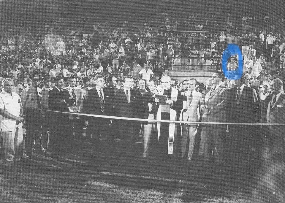 violetatrives's tweet photo. Inauguración del estadio Rico Pérez hoy hace 49 años  y ahí está mi padre ( el del circulito azul ) en el que sigue siendo nuestro sitio a día de hoy .... #Trives #herculanos  #delanteratribuna  🤗🤗✨✨✨✨🥇🥇🥇🥇🔵⚪️🔵⚪️ foto : Perfecto Arjones. https://t.co/HXsiyoERaF