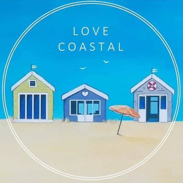 Love my new chopping boards - now available on my website <a href="/HandmadeHour/">HandmadeHour</a> <a href="/Dorset_Hour/">#Dorsethour</a> <a href="/NewForestMarque/">New Forest Marque</a> <a href="/craft/">Craft</a>