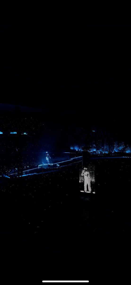 interlvdium's tweet photo. thank you @theweeknd, that was the best night of my life 🖤 https://t.co/XYByKdeLky