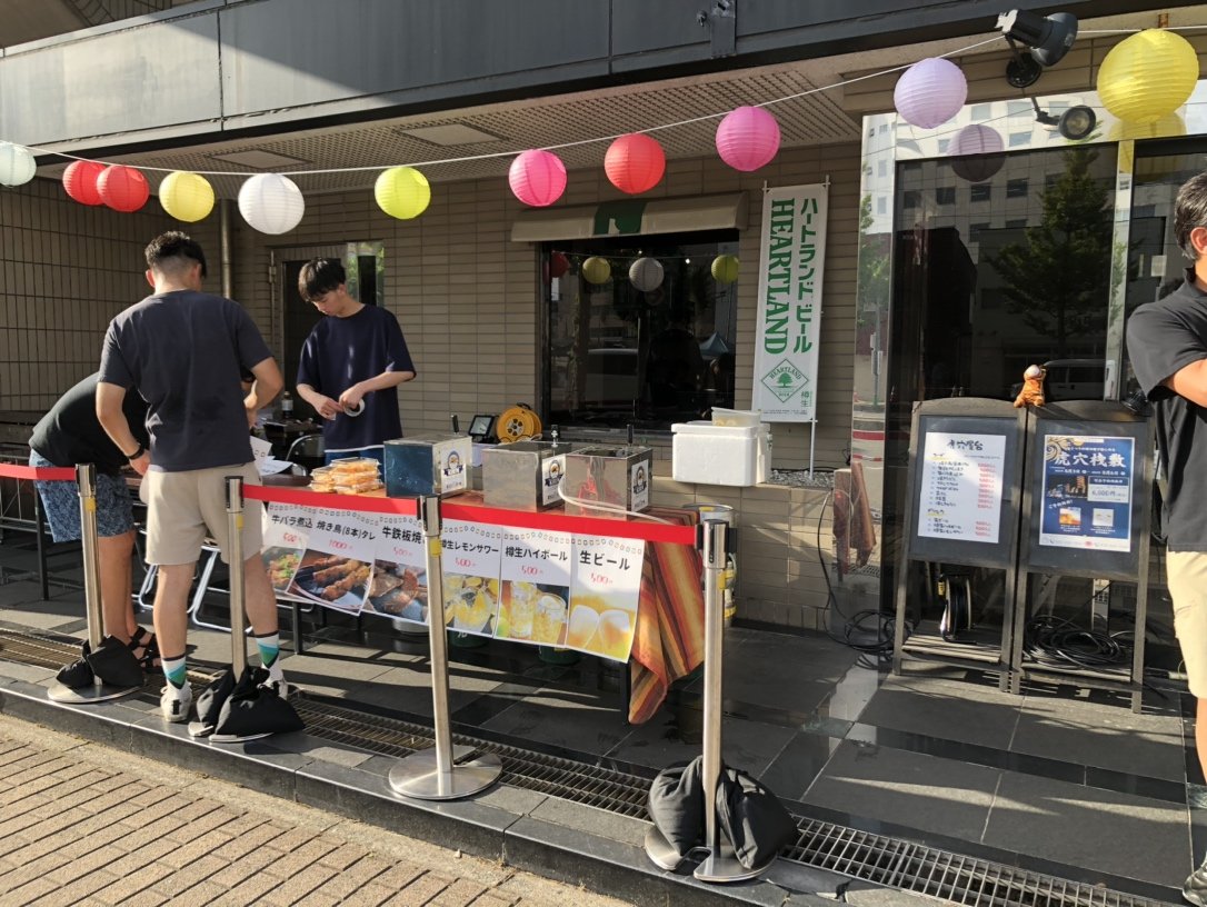 AkitaHotel's tweet photo. 竿燈今日から開始です☆

ホテルの目の前も賑やかになってきました！！

併設してる虎穴、目の前で屋台も出しております！

お気軽にお立ち寄りください😊 https://t.co/V7OSWNZXaG