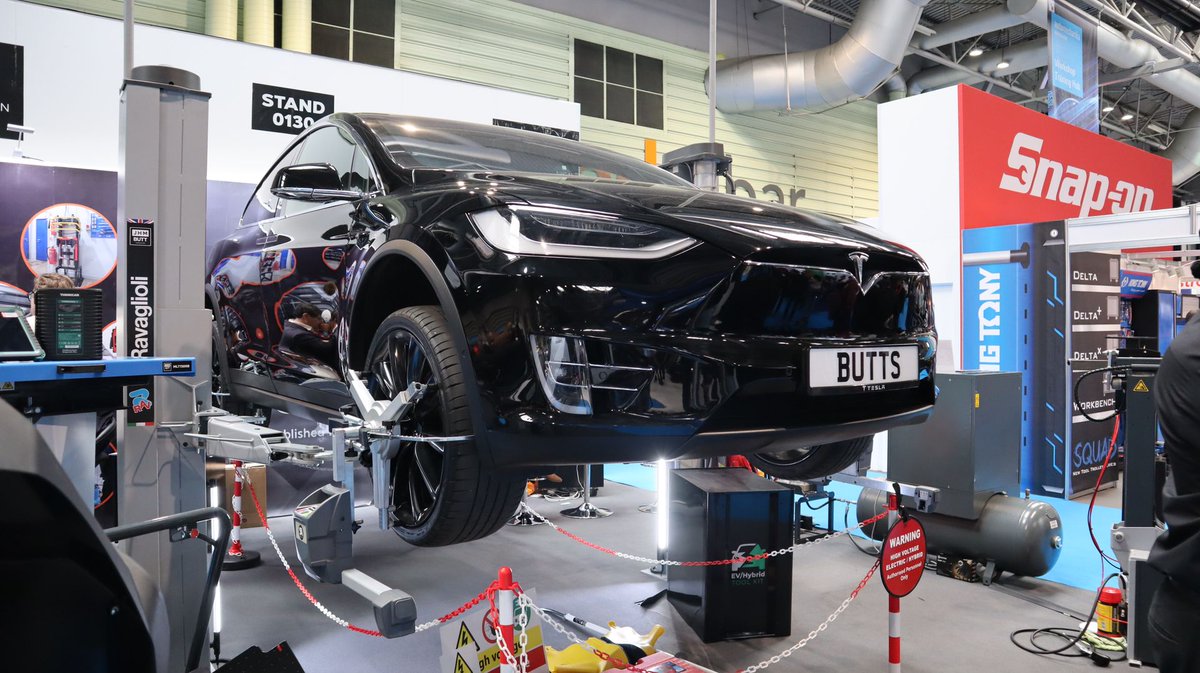 jhmbuttco's tweet photo. Looking back on the Automechanika Show, good times! Looking forward to the better times ✔️ https://t.co/RdY3ZYZyUV
