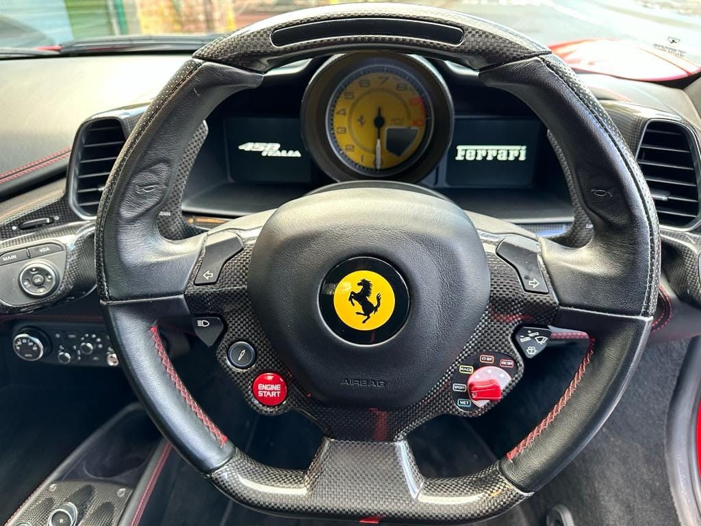 Ferrari 458    26,500 miles    4.5L ITALIA DCT FRONT AXLE LIFT, CARBON RACE SEATS    £139,50 slades-garage.co.uk/vehicle/ferrar…