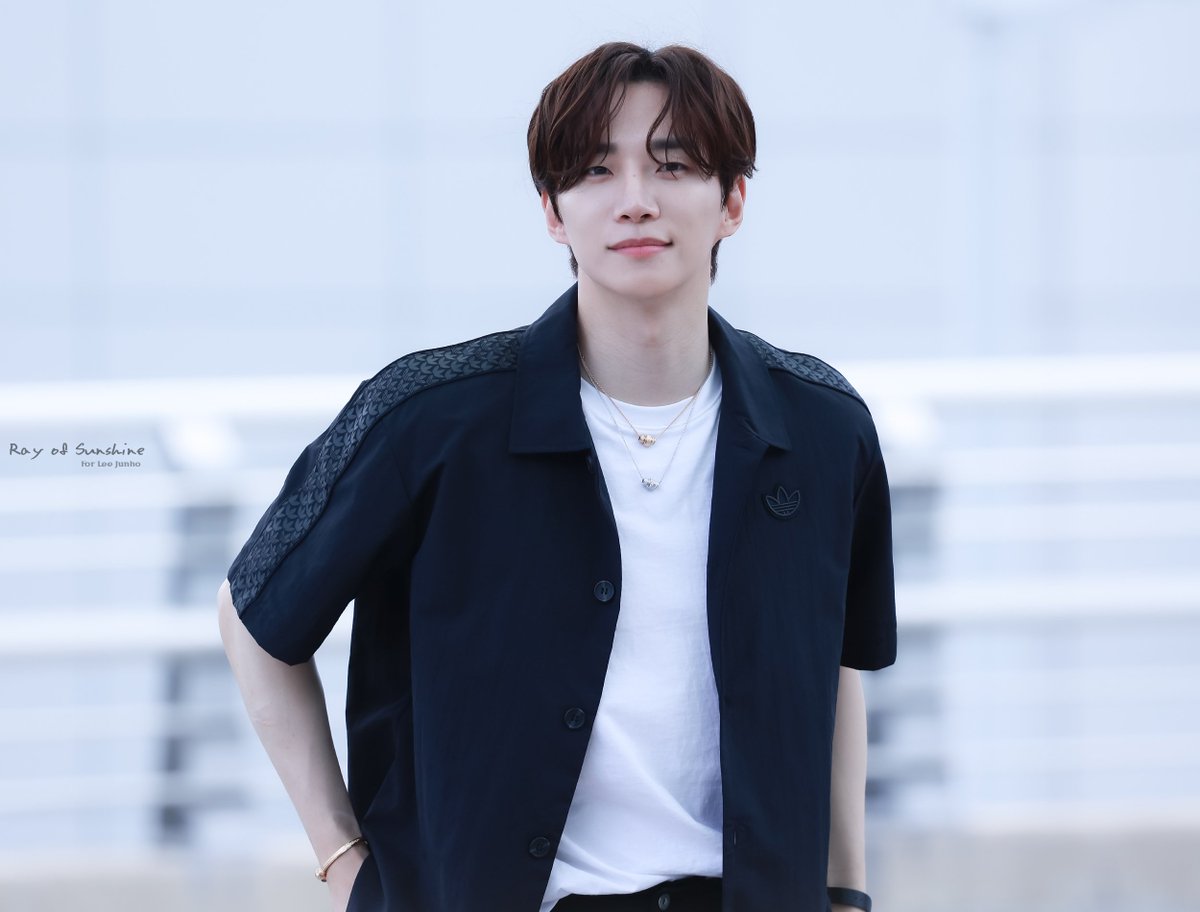 ROS_Junho's tweet photo. 230802 인천공항 출국
이준호 청량 그 잡채임ㅠㅠㅠㅠ

#이준호 #LEEJUNHO
#준호 #JUNHO https://t.co/CWe2tuj9wj