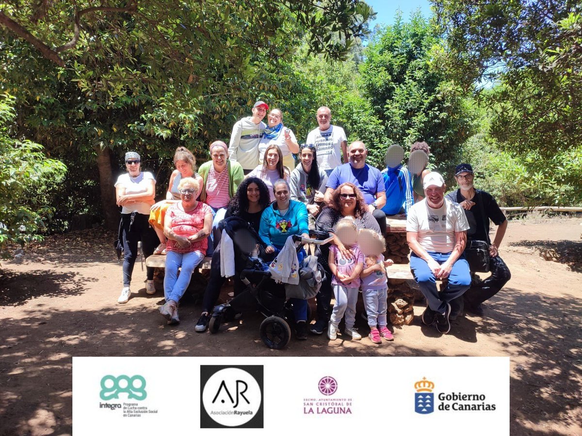 AsocRayuela's tweet photo. Las familias que participan en el Proyecto #IntegraRayuela, han realizado actividades y juegos para fomentar la integración, entender mejor el entorno en el que vivimos y facilitarles espacios para conocer nuevas redes, acompañado de un picoteo en Las Calderetas. @SocialGobCan. https://t.co/FOctlOgUoo