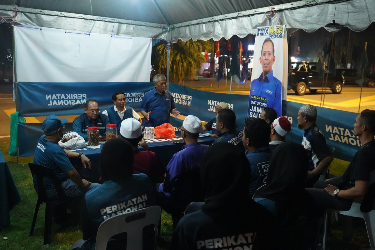 jamilsalleh_'s tweet photo. Kalau mencari buah asam,
Biar lebih jangan berkurang;
Rajin berusaha siang dan malam,
Tangga kejayaan pasti datang

Apabila saya melihat jentera di PDM Kota Warisan bekerja siang dan malam saya merasakan amat berterima kasih kepada mereka. (1) https://t.co/35fJPFsEie