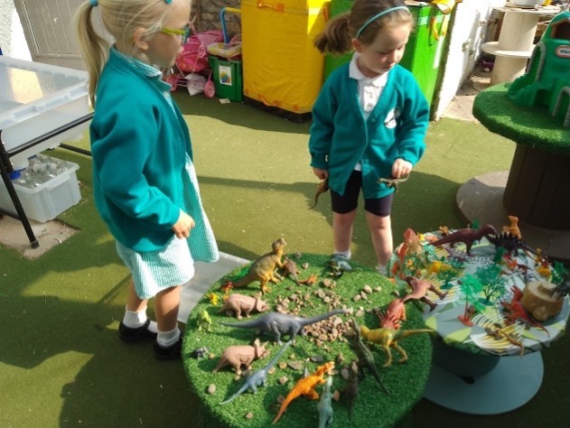PeltaPapers's tweet photo. Striving to support the local community and minimise wastage, our Pelta team of experts is always looking for innovative ways to recycle and reuse.

Recently our team supplied the local Beetham Primary School with cable drums to use in their forest school sessions. https://t.co/SaGS3HB5FL