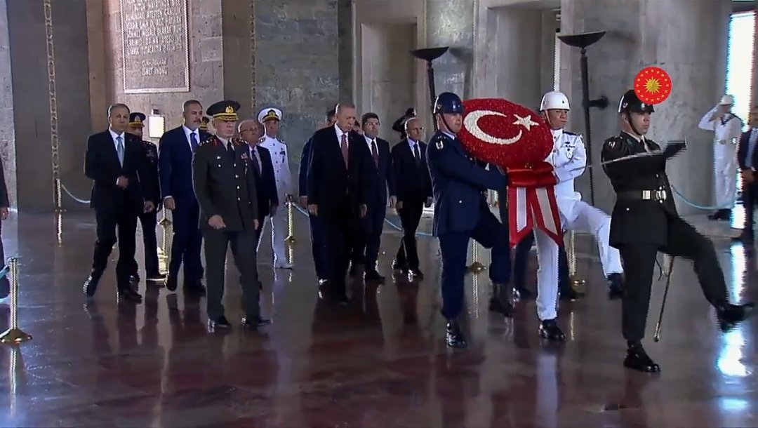 Cumhurbaşkanı Erdoğan, Yüksek Askeri Şura üyeleriyle Anıtkabir'i ziyaret ediyor.