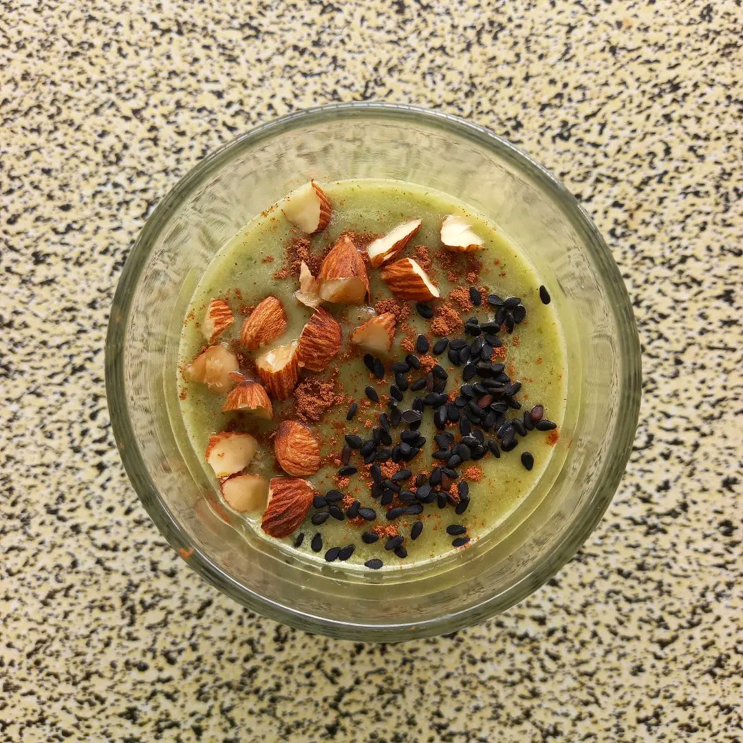 Jessyji00's tweet photo. Avocado and lettuce smoothie with almonds and sesame seeds #minumansihat #smoothie #avocado #lettuce #almond #sesameseeds #inspiredme #sarawak #malaysia https://t.co/2M0bRWoNep