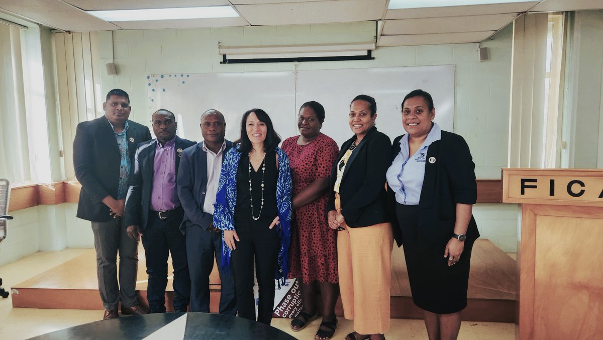 SonjaStTr's tweet photo. 📚 Abundance of knowledge shared by Fiji #AntiCorruption Commission team to help their Solomon Islands colleagues in their strategic &amp; practical #anticorruption work.

The visit from 🇸🇧 to 🇫🇯 ended with smiles &amp; commitment to continued partnership &amp; cooperation!

#PacificAct #TAP https://t.co/JQRRZTY56f