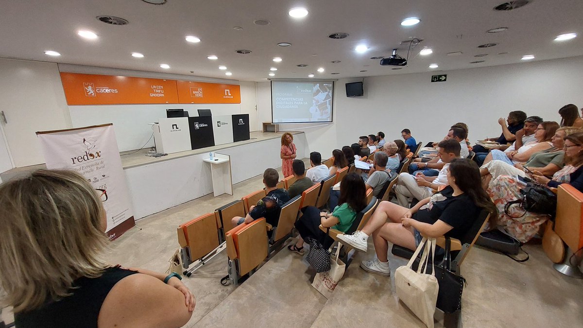 Hoy estamos en la primera sesión de trabajo del Programa de Competencias Digitales que gestionarán <a href="/REDEXTREMADURA/">REDEX</a> y los Grupos de Desarrollo. Avanzando por nuestras zonas rurales.