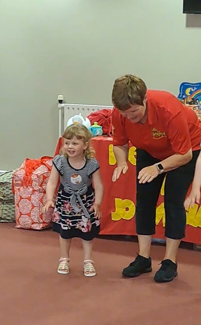 JoJinglesHQ's tweet photo. Connie likes helping Gillian show all the children in class the actions.
💛🎶
#jojingles #parenting #babyclasses https://t.co/UYjPsOo7Fj