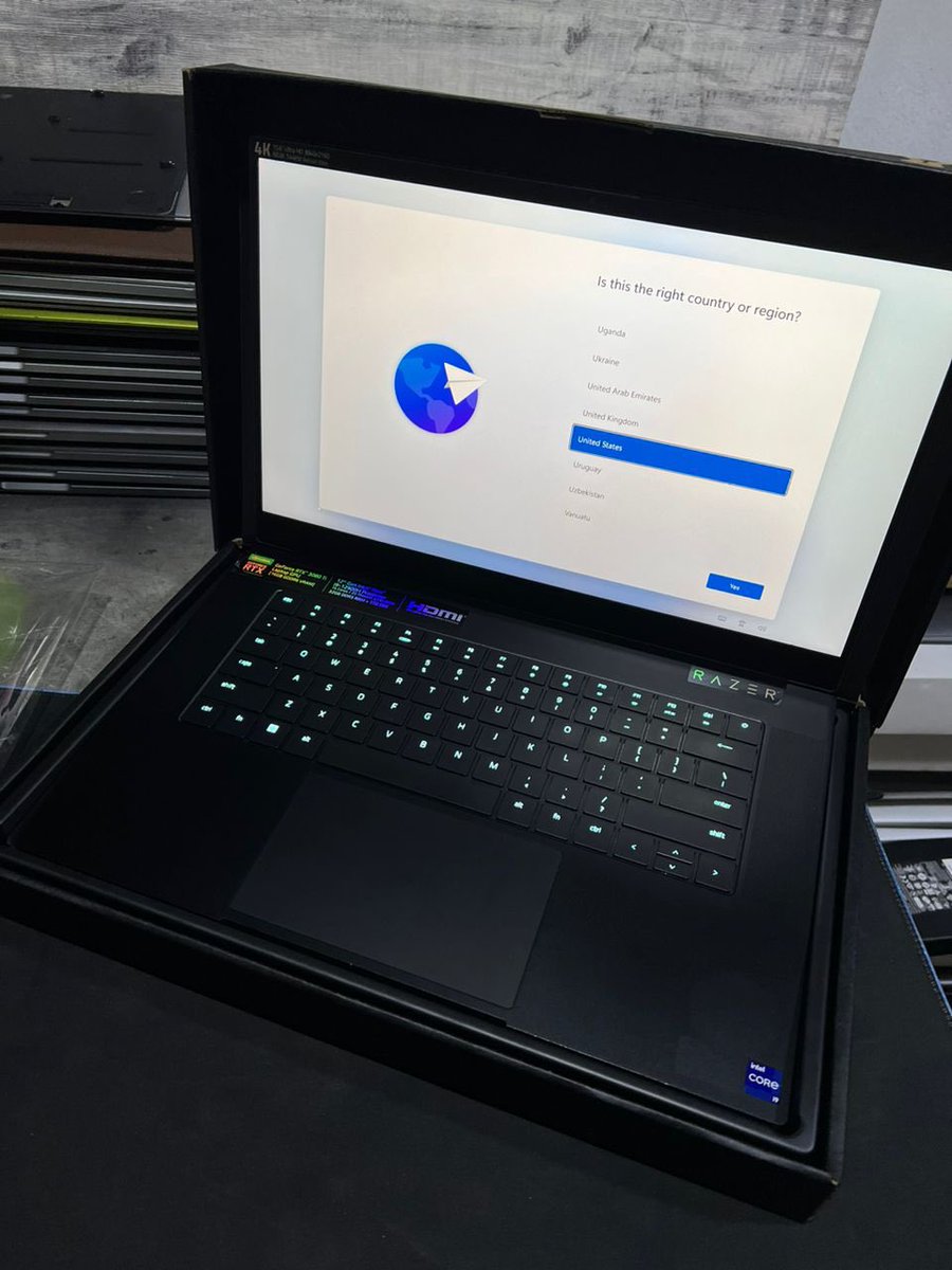 Adekolawole's tweet image. #Openedbox 2022 Razer blade 15 Advanced Model RZ09-0421 4K UHD Display - 2.5ghz   corei9-12900H 12th gen 14Cores (20 processor threads)/  32gig DDR5 4800mhz Ram/  1TB NVMe PCIe M.2 GEN4X4 SSD/  16gig dedicated nvidia 3080 Ti  RTX Graphics/  15inches UHD 4K (3840 x 2160) 144hz