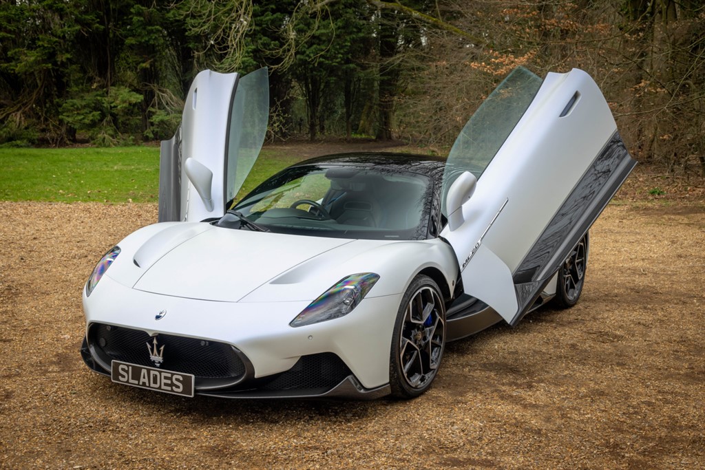 Maserati MC20    3,200 miles     3.0L V6 80K OF OPTIONS INC EXTERIOR CARBON PACK    £189,950  slades-garage.co.uk/vehicle/masera…