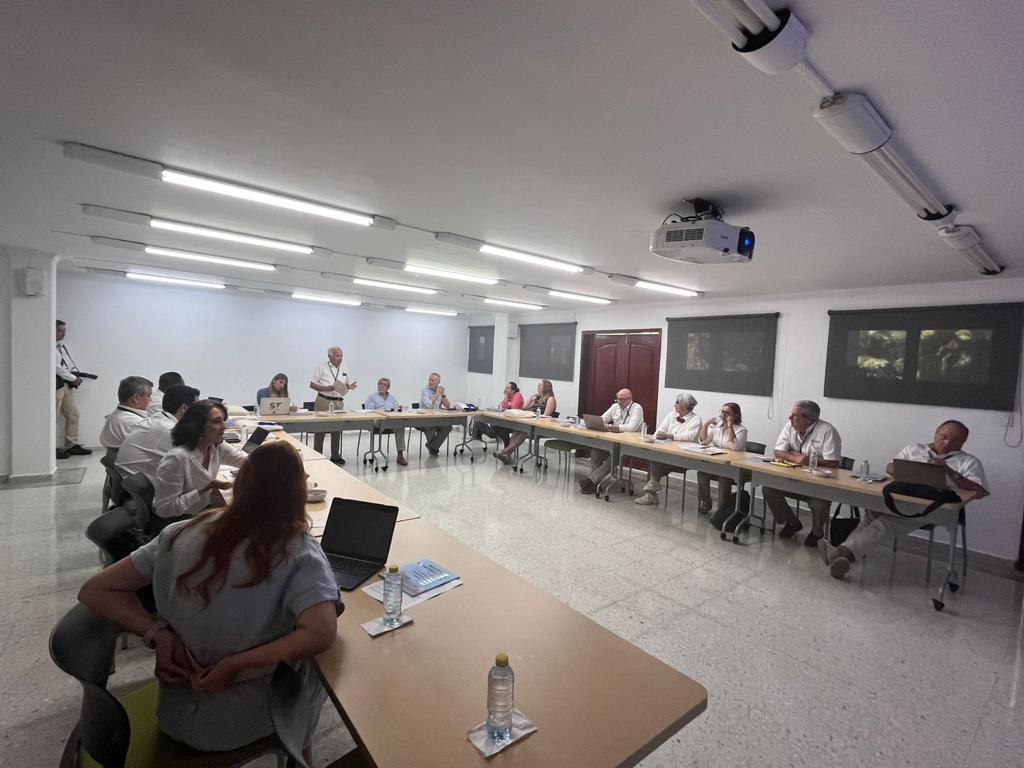 Supertransporte's tweet photo. La Delegada de Puertos @tatiana_navarrq, realizó acompañamiento al Departamento de Trabajo de los #EstadosUnidos, desde la @PuertoCTG, en el marco del memorando de entendimiento celebrado entre @Supertransporte y @PartnersAmerica. #NosMovemosPor los puertos de #Colombia. https://t.co/YMPUVScl4y