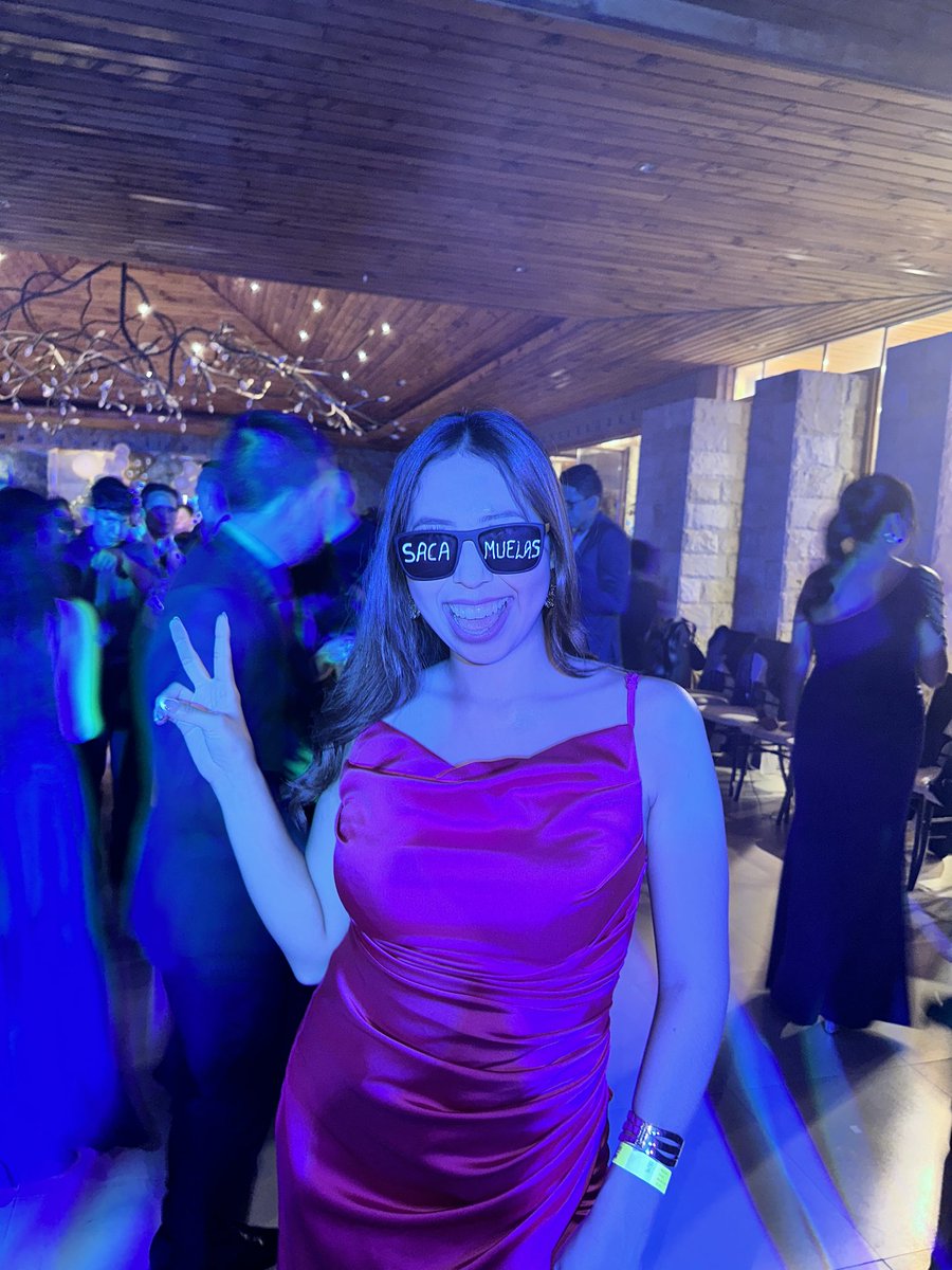 karenparrales97's tweet image. Post para recordar que esa noche fuí la Barbie dentista 🎀💝🌸✨️🥂 #egresada #prom2023