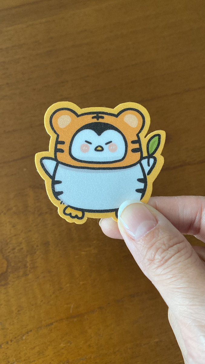 fellldoodles's tweet photo. 🐯 our booths were actually so close to each other but we didn’t get a chance to say hi! snatched these bss cuties from @doodly_id @pingwyntwt with the help of @fluffypotatoo (she helped me with most of my jajans) 💕 https://t.co/RyFMCj0nlO