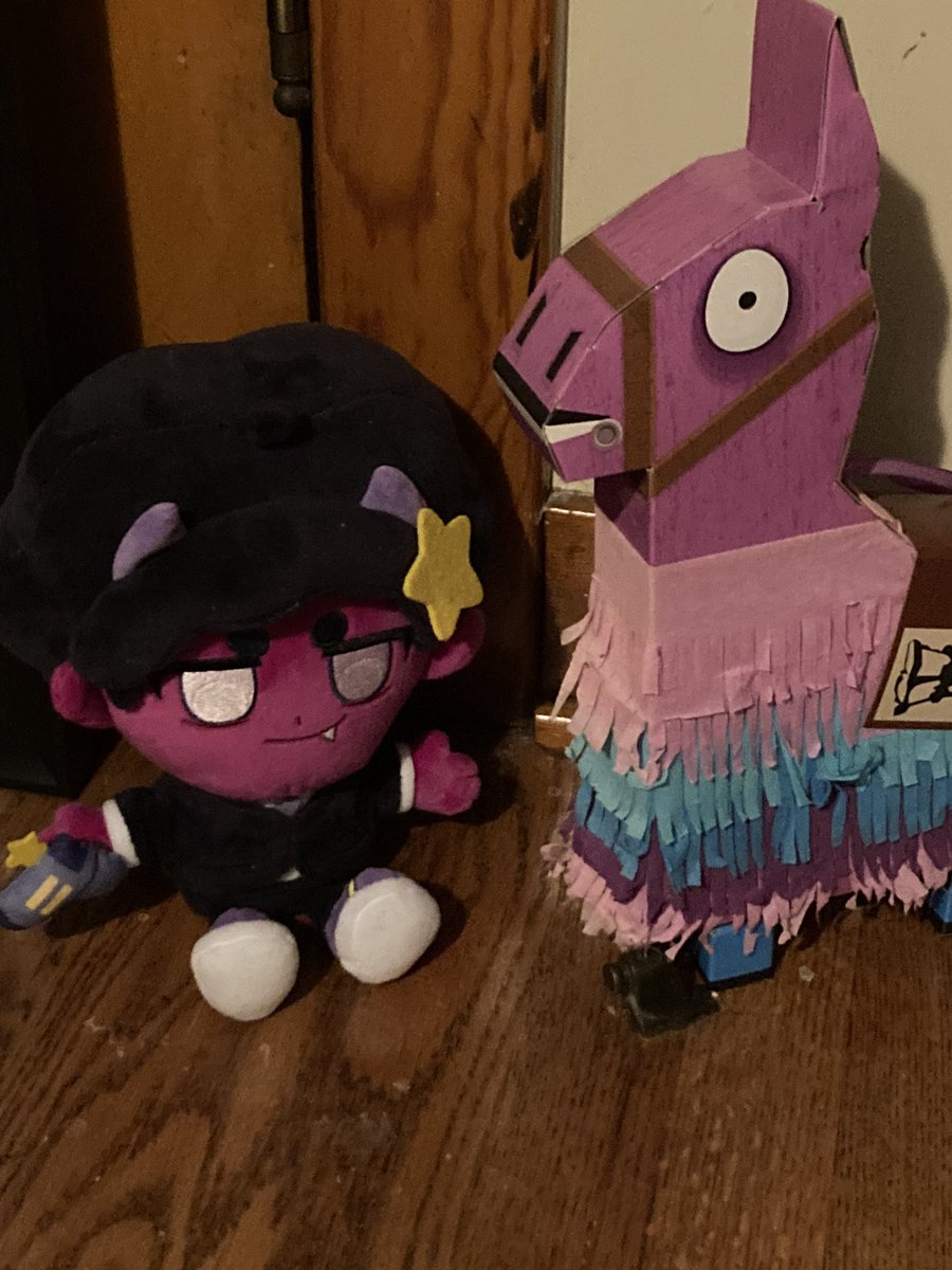 Z_ZXR0's tweet photo. @CesarFever_ #FEVERDAY Happy birthday Fever!
First attempt making Fanart for New Fever and Flu I can’t color well so just have this white ver
Got Baby Fever a Piñata for Today Aswell as Today marking 1 Year since Baby fever arrived to my home https://t.co/aLdaBVrkqp