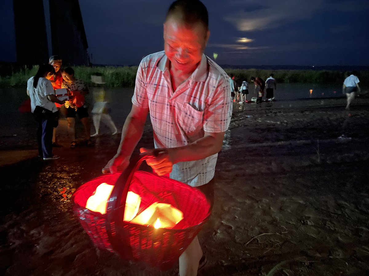 Thisisweinan's tweet photo. Performing magnificent opera, making steamed coloured buns, making and floating river lantern, the annual River Lantern Festival opened in Chayu Village, Bailiang Town, Heyang County, Weinan City, Shaanxi Province. https://t.co/yDKrMwNaTa