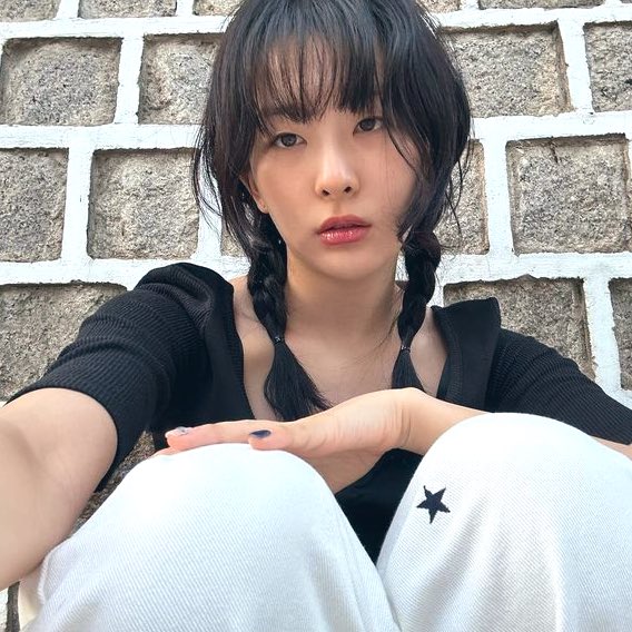seuljivane's tweet image. ⌞ Restarting…⌝

Hello! I’m Anne, not new to #stantwt #kpoptwt and I’m looking for moots!

— ☆ she / her , filo , minor
— ☆ if [ reveluv, blink, my — multistan ]
— ☆ any fandom is welcome &amp;lt;3
 
♡ / ↻ are appreciated!!