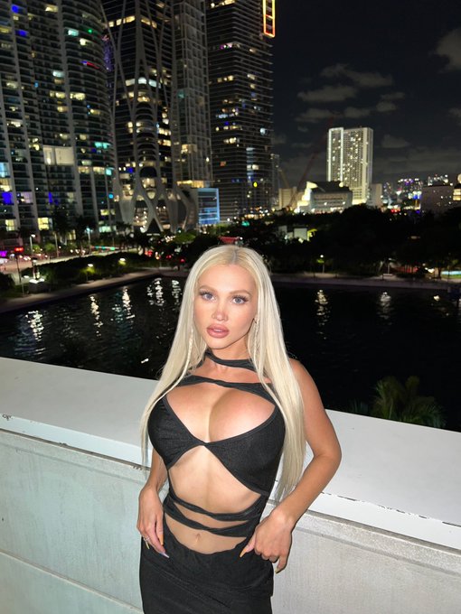 Short &amp; busty 💕 Am I your type? https://t.co/OI5pzkpxzD