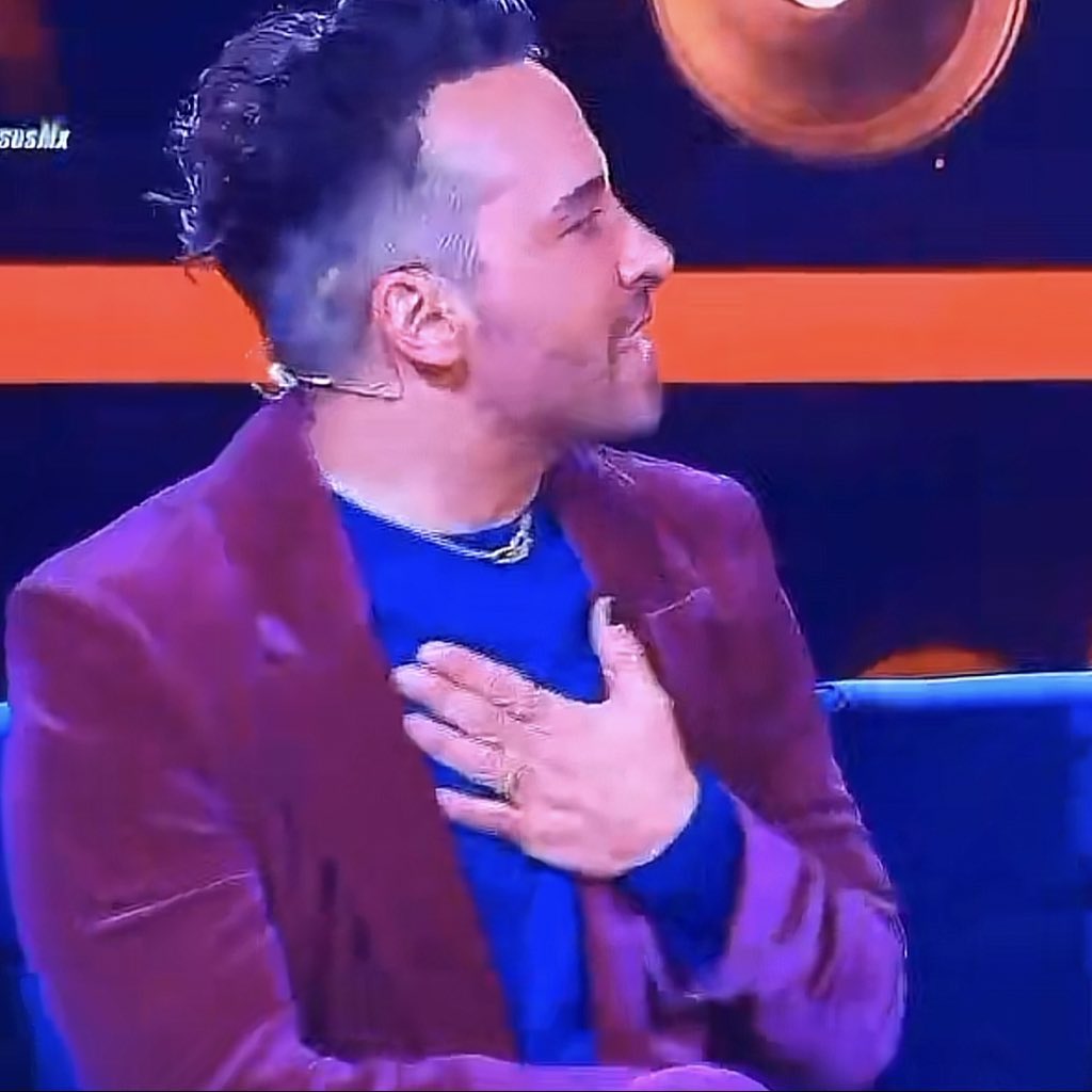 HHbor19's tweet photo. #LaCasaDeLosFamososMx
Also @apioquijano 
Cada que le va tocar salir a la Barbie, sacan su ruleta, ya dejé la que se valla !! 

GRÍTALO!! Apio 🥹🫶🏻🤙🏻 

#LaCasaDeLosFamosoMexico https://t.co/JIlPrYpHRD