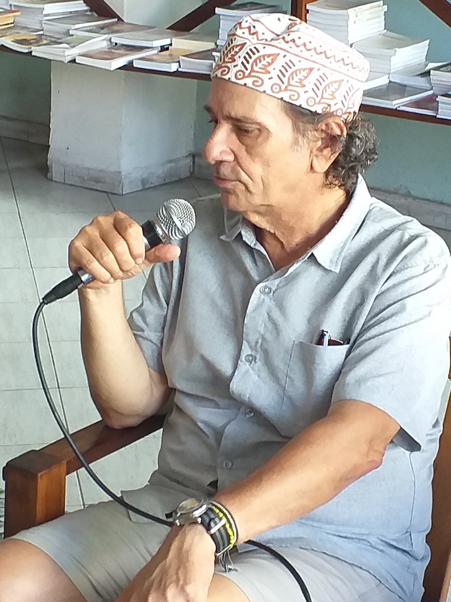 CPLibroVC's tweet photo. En el Ateneo  Literario, tuvo lugar "Lecturas de Verano", con el escritor Aristides Vega Chapú como invitado, contando la historia  de Santa Clara y de las figuras ilustres más importantes que vivieron e hicieron historia en nuestra ciudad. @guamovcl @DPCulturaVC @SergueyPerezP https://t.co/aZBDWD4356
