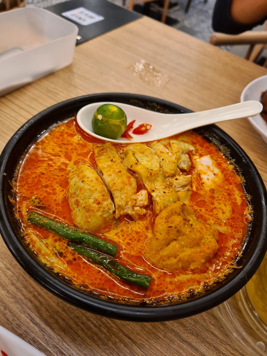 JEPAYduHOLSTEIN's tweet photo. Yummiest laksa I have ever tasted!!! #HawkerChan https://t.co/nqILiNGnJZ