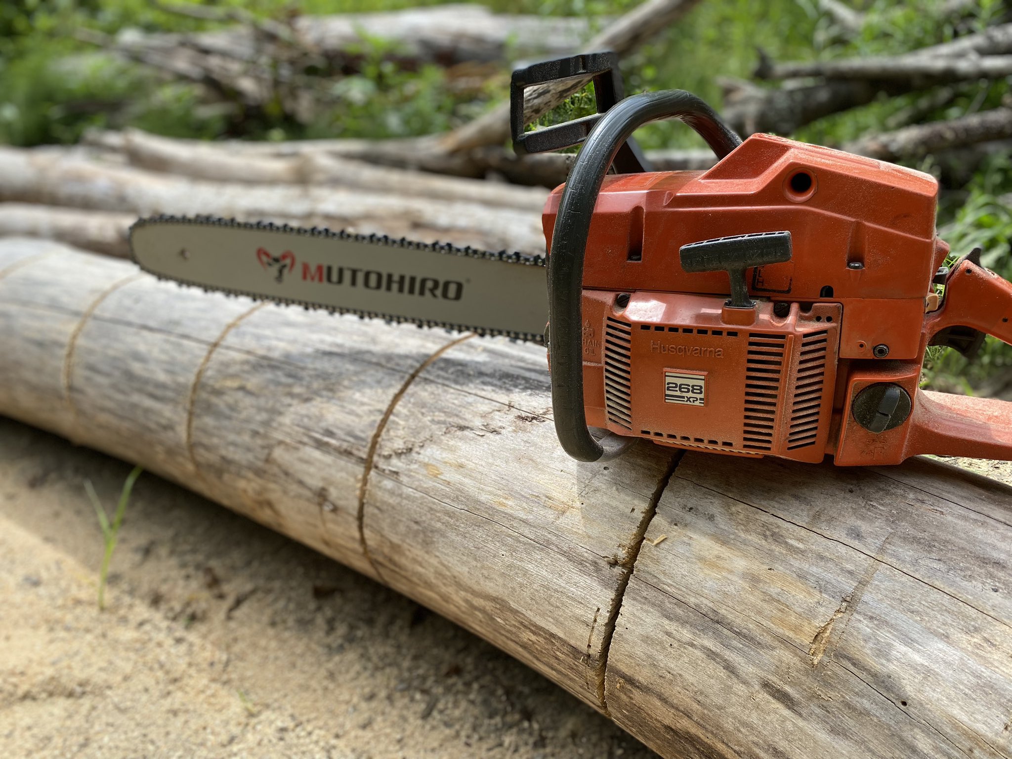 ハスクバーナチェーンソー268XP ハスクバーナ ハスクバーナ(Husqvarna) エンジン式チェーンソー