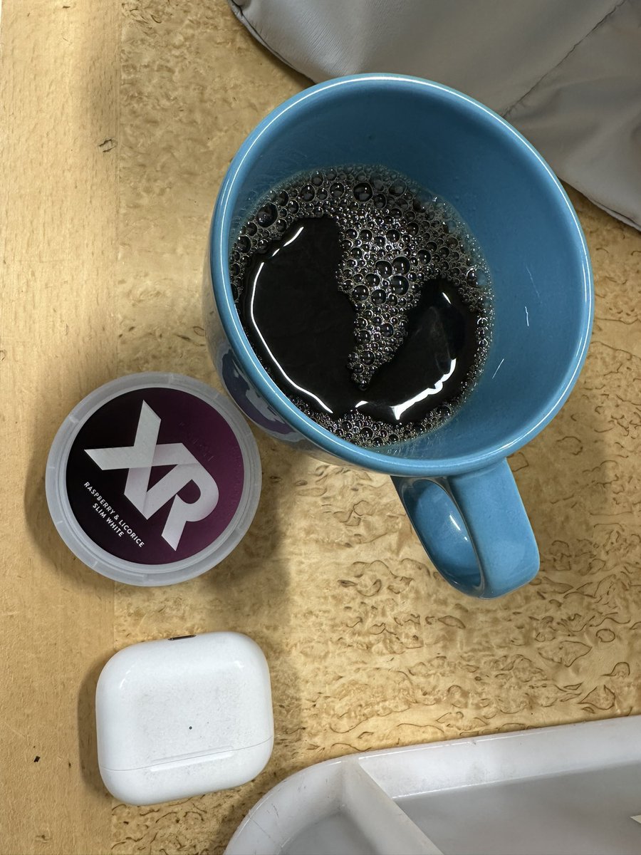 gamedin_77's tweet image. Gääääsp Morgon top-torsdag it is…
#coffietime☕️ #workworkworkworkwork 
#alwayslookonthebrightsideoflife